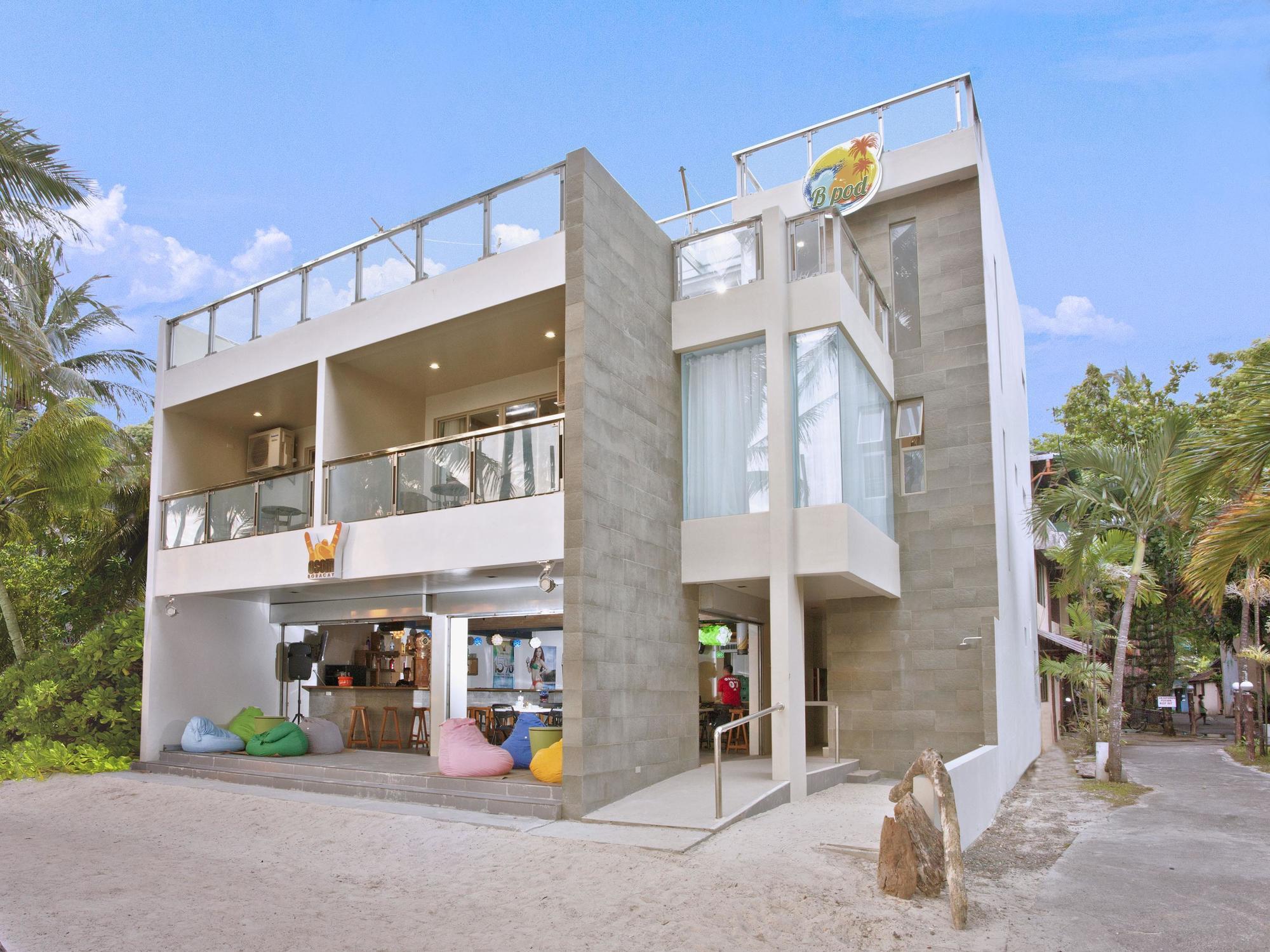 B Pod Hotel Manoc-Manoc Exterior photo